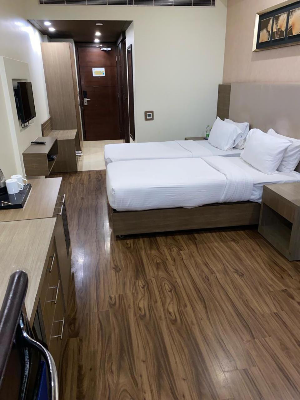 Golden Suites Gurgaon Inde Hotels מראה חיצוני תמונה